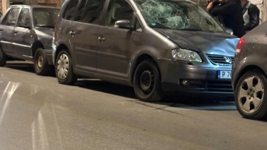 Αυτοκίνητο «μπούκαρε» σε καφετέρια στη Σόλωνος