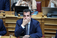 Θέατρο του παραλόγου: Ο Πλεύρης μετράει… μερίδες για να μαζέψει ψήφους