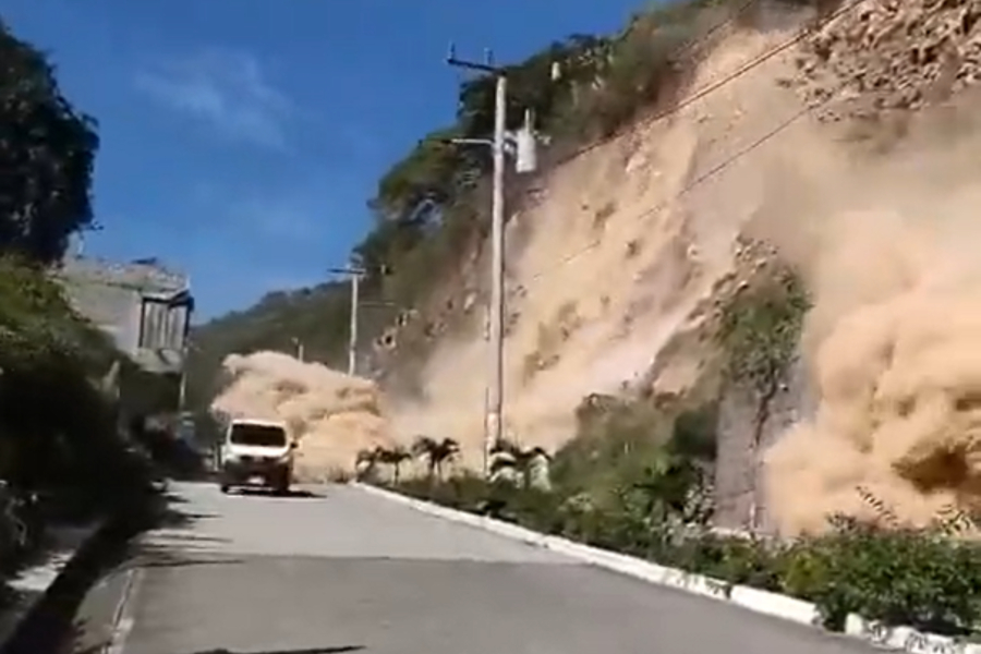 Ισχυρός σεισμός 7,4 Ρίχτερ στο Μεξικό - Προειδοποίηση για τσουνάμι (Βίντεο)