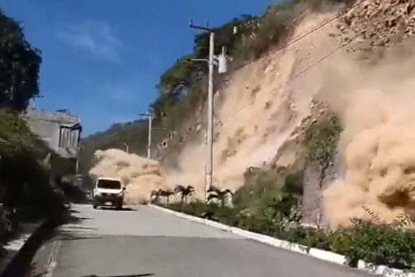 Ισχυρός σεισμός 7,4 Ρίχτερ στο Μεξικό