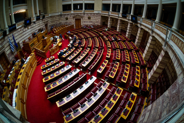 Δημοσκόπηση Metron: 30% η ΝΔ, 15% η ΕΛΑΣ, 13% το ΠΑΣΟΚ - Βουλή 10 κομμάτων