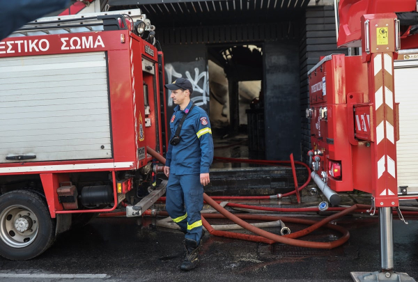 Φωτιά τώρα στον Πειραιά: Σε υπόγειο εργοταξίου του Δικαστικού Μεγάρου