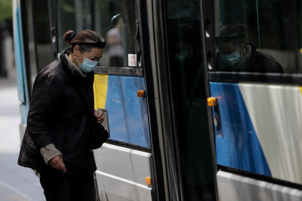 Κορονοϊός και ΜΜΜ: Πώς θα μπαίνουν οι επιβάτες από τη Δευτέρα 4 Μαίου