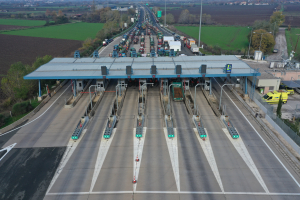 «Κανένα βήμα πίσω» οι αγρότες - Χιλιάδες τρακτέρ στους δρόμους από τον Έβρο μέχρι την Κρήτη, ανοίγει το αεροδρόμιο Ηρακλείου