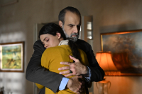 «Άγιος Έρωτας»: Η Δώρα λέει στον Μαρκόπουλο ότι δεν είναι κόρη της Καλλιόπης (Βίντεο)