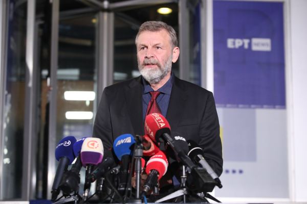 Γκλέτσος στο debate: «Έχουμε 5.000 ανεμογεννήτριες και βγάζουν μηδέν ρεύμα, δεν έχουν βάλει μπαταρίες»