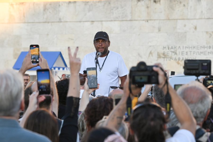 Τέμπη: Ο Πάνος Ρούτσι συνεχίζει την απεργία πείνας στο Σύνταγμα - Ο εφιάλτης επιστρέφει στο Μαξίμου