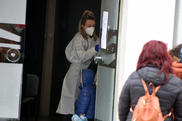 Κορονοϊός, χάρτης διασποράς: «Νοσοκομείο» η Αττική με 7.388 κρούσματα, 2.324 νέες μολύνσεις στη Θεσσαλονίκη