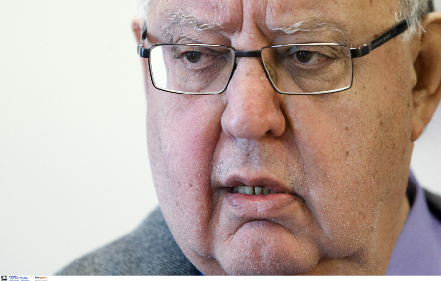 Αποτεφρώθηκε στη Ριτσώνα ο Θεόδωρος Πάγκαλος με τραγούδι του Καζαντζίδη - Ποιοι εκφώνησαν τους επικήδειους