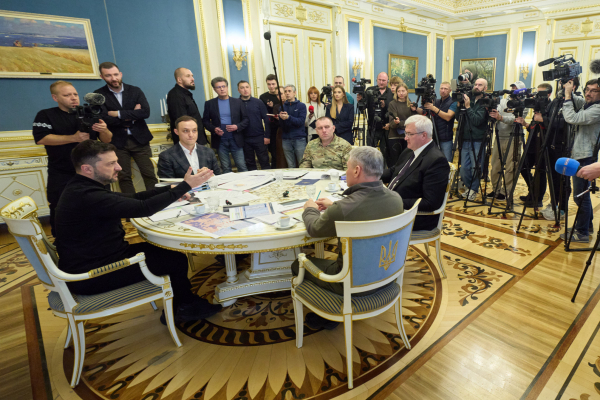 Ο Ζελένσκι στην Αθήνα εν μέσω μεγάλου σκανδάλου διαφθοράς