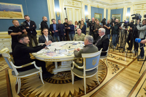 Ο Ζελένσκι στην Αθήνα εν μέσω μεγάλου σκανδάλου διαφθοράς