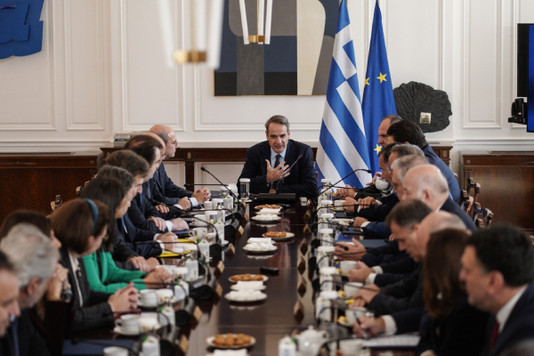 ΣΥΡΙΖΑ: Ο Μητσοτάκης μάλλον διάβασε τους μπλε φακέλους του 2019