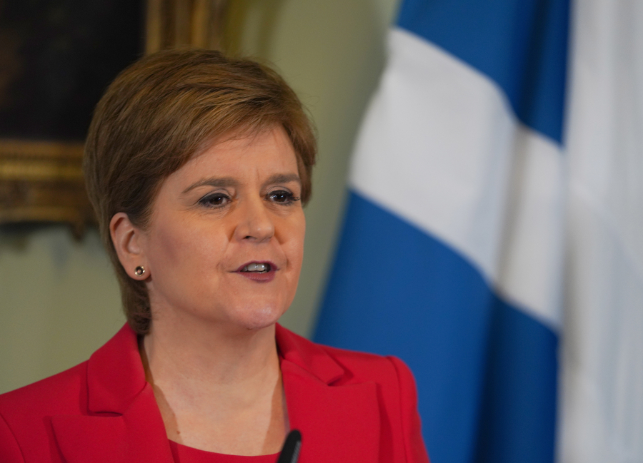 Αφέθηκε ελεύθερη η πρώην πρωθυπουργός της Σκωτίας αλλά η έρευνα συνεχίζεται