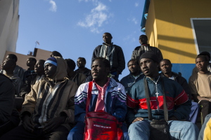 Κόντρα στο ρεύμα της ξενοφοβίας η Ισπανία: Δίνει σε χιλιάδες μετανάστες άδεια παραμονής