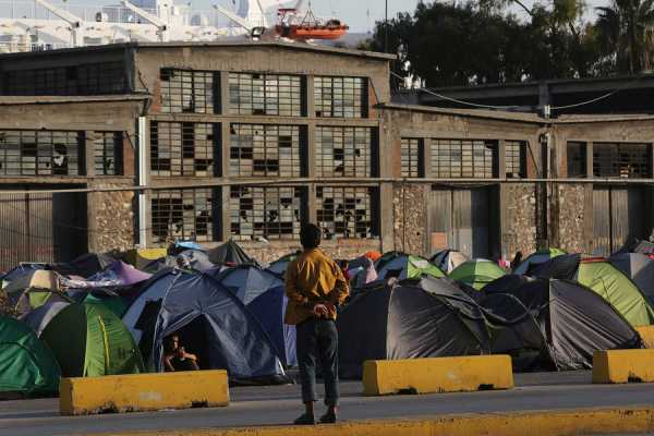 Τίμερμανς: «Απίστευτες προσπάθειες» από την Ελλάδα στο προσφυγικό