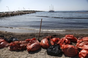 «Καθαρές» οι ακτές της Αθήνας μετά την βύθιση του «Αγία Ζώνη ΙΙ»