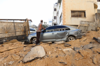 Καρέ - καρέ βίντεο με μαχητή της Χαμάς που τοποθετεί νάρκη σε τανκ και το ανατινάζει