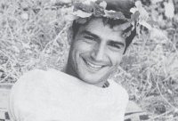 Επανακυκλοφορεί το βιβλίο για τον Δημήτρη Λιαντίνη - Μία αμφιλεγόμενη προσωπικότητα με φανατικούς φίλους και αρνητές