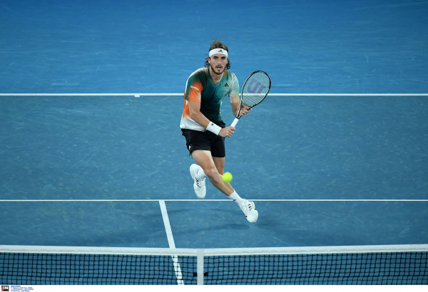 Επικό: Με σημαία του ΠΑΣΟΚ πανηγύρισε την πρόκριση του Στέφανου Τσιτσιπά (βίντεο)