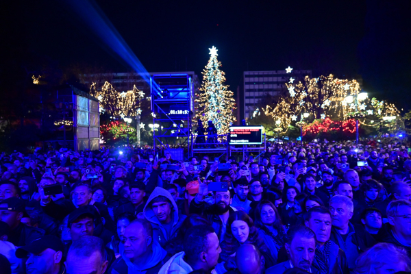 Η Αθήνα υποδέχεται το 2025: Η πρωτοχρονιάτικη γιορτή στην πλατεία Συντάγματος