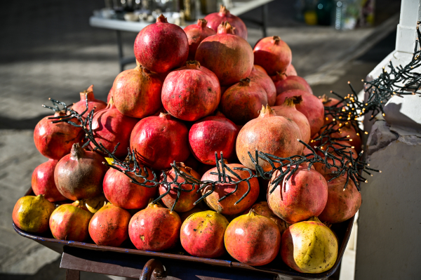 Παραμονή Πρωτοχρονιάς: Τι ώρα κλείνουν σήμερα καταστήματα και σούπερ μάρκετ, τι ισχύει για λαϊκές αγορές