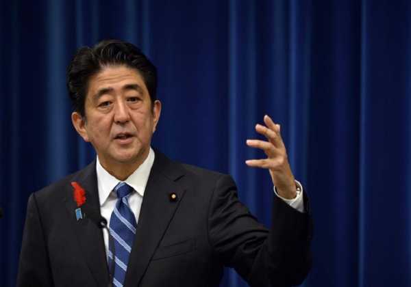 Σίνζο Άμπε, ο πρώτος Iάπωνας πρωθυπουργός που επισκέπτεται το Περλ Χάρμπορ