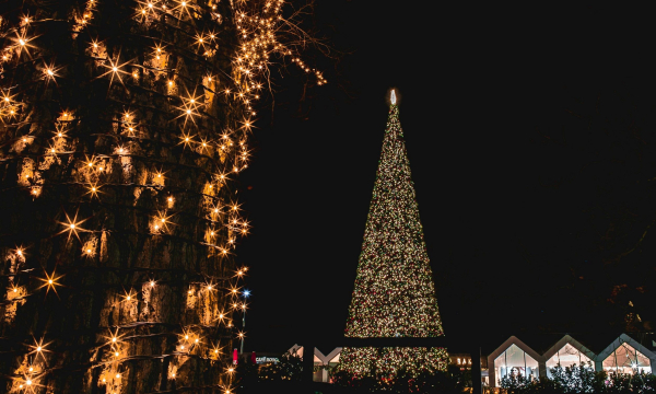 Τα πιο γιορτινά χριστουγεννιάτικα χωριά στην Αθήνα για το 2025