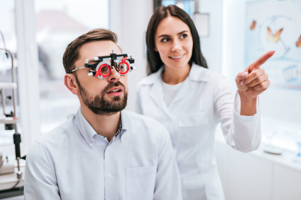 Εννέα σημάδια ότι πρέπει να επισκεφθείτε τον οφθαλμίατρο