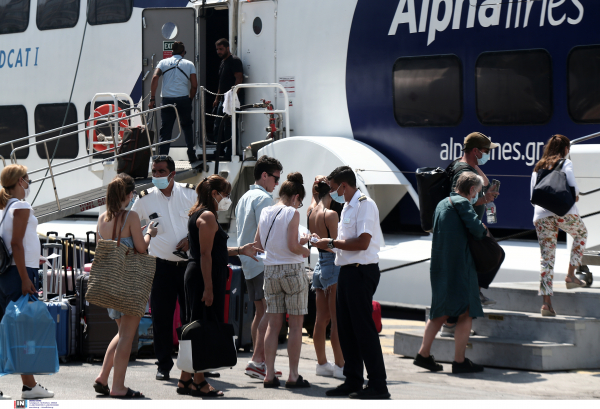 Εκτός ελέγχου οι τιμές στα ακτοπλοϊκά - Πιο φθηνό το ταξίδι στο... Παρίσι παρά στο Αιγαίο