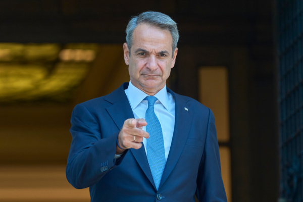Το δίλημμα της κυβέρνησης - Τι θα πράξει αν η Ευρώπη δεν ανάψει «πράσινο φως» για μείωση του ΕΦΚ στα καύσιμα
