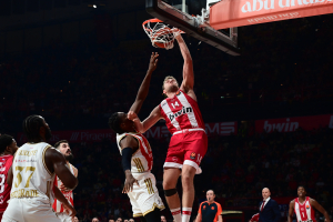 Euroleague: Συνεχίζει ακάθεκτος ο Ολυμπιακός, κέρδισε και τον Ερυθρό Αστέρα (92-86)