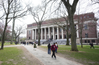 Το Harvard άντεξε, το Columbia λύγισε: Στο στόχαστρο του Τραμπ 60 «αριστερά» πανεπιστήμια