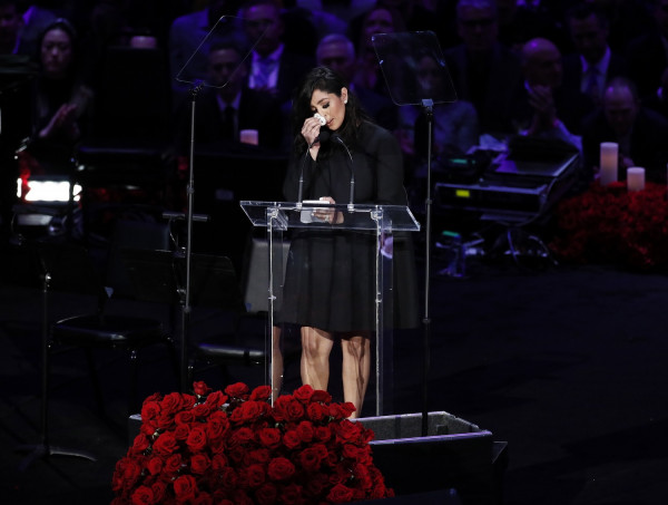 Συγκλόνισε η Βανέσα Μπράιαντ αποχαιρετώντας τον άντρα και την κόρη της