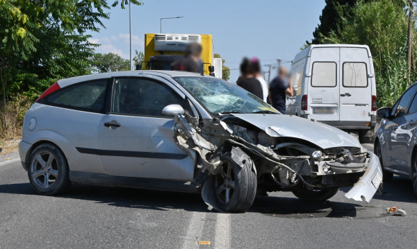 Σφοδρό τροχαίο στο Ναύπλιο: Αυτοκίνητο συγκρούστηκε με τρακτέρ στις Αγροτικές Φυλακές (εικόνες)