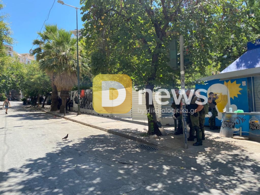 Το Dnews στα Εξάρχεια: Το μετρό διχάζει τους κατοίκους, ένταση την πρώτη ημέρα των έργων (εικόνες)