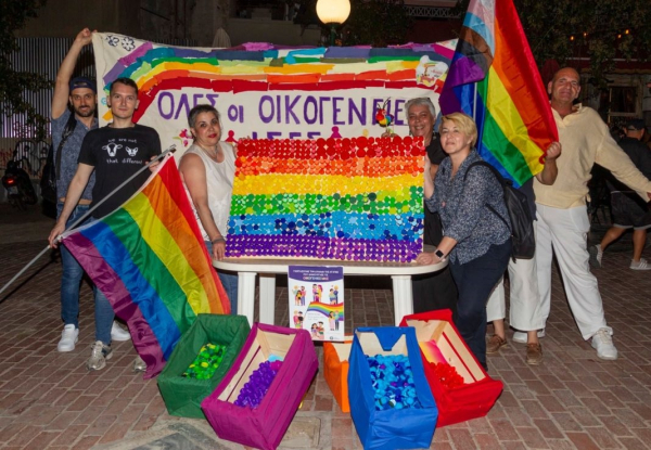 Οικογένειες Ουράνιο Τόξο: Η «απάντηση» στις δηλώσεις Μητσοτάκη για ισότητα στο γάμο