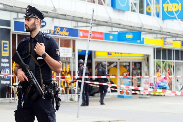 Αμβούργο: O δράστης της επίθεσης στο σούπερ μάρκετ ακινητοποιήθηκε από περαστικού
