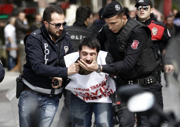 Τουρκία: Πράξεις πολιτικής βίας κατά υπόπτων χωρίς τιμωρία