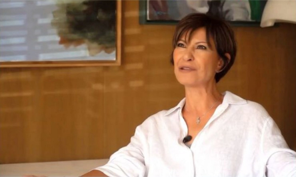 Κωνσταντίνα: Τα πρώτα της βήματα στη μουσική και η περιπέτεια με τη φωνή της