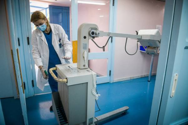 Σοκαριστική δήλωση Δερμιτζάκη: Η Ελλάδα πιθανόν έχει πάνω από 1.000 κρούσματα τη μέρα