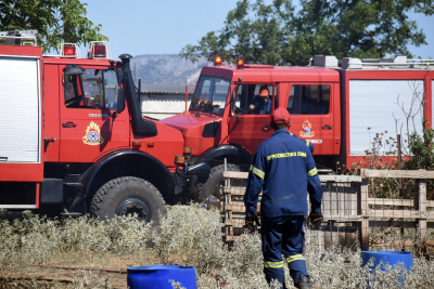 Φωτιά και στο Μαρκόπουλο, μια ανάσα από το αμαξοστάσιο του δήμου