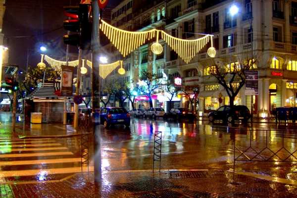 Μετά τις επικρίσεις ο Δήμος Θεσσαλονίκης ανανεώνει τον χριστουγεννιάτικο στολισμό