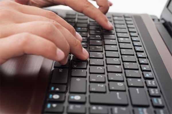 Δήμος Ελληνικού Αργυρούπολης: Δωρεάν μαθήματα πληροφορικής σε μετανάστριες