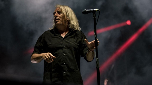 Γιάννης Αγγελάκας: Το νέο του τραγούδι για την Ελλάδα του σήμερα είναι γροθιά στο στομάχι