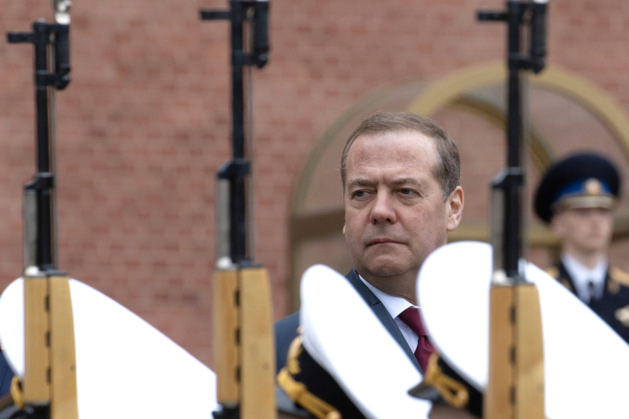 Μεντβέντεφ: Η ρωσική οικονομία θα αντέξει και αυτές τις κυρώσεις της ΕΕ