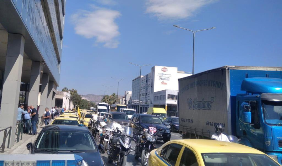 Πορεία διαμαρτυρίας από τους ιδιοκτήτες ταξί