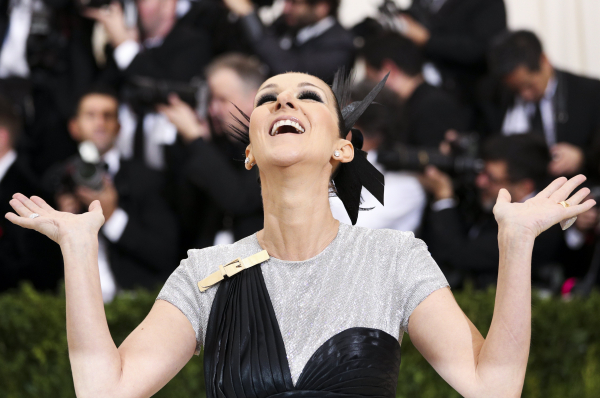 Φρενίτιδα για τη Σελίν Ντιόν: Προσθέτει και νέες συναυλίες στο Παρίσι