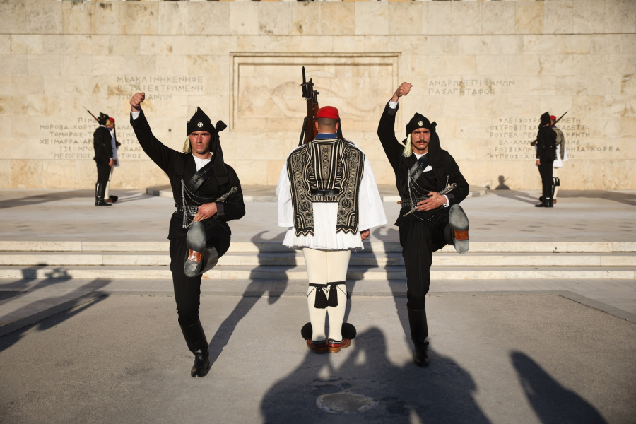 Άγνωστος Στρατιώτης: Πώς κατέληξε ο Δούκας στην απόφαση ότι η καθαριότητα ανήκει στην κυβέρνηση