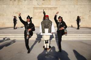 Άγνωστος Στρατιώτης: Πώς κατέληξε ο Δούκας στην απόφαση ότι η καθαριότητα ανήκει στην κυβέρνηση