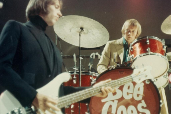 Bee Gees: Πέθαναν δύο ντράμερ της μπάντας με διαφορά 4 ημερών